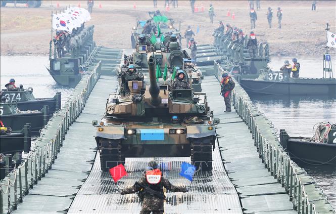 Quân đội Hàn Quốc tham gia cuộc tập trận ở Yeoju, Đông Nam Seoul ngày 25/11/2025. Ảnh: Yonhap/TTXVN