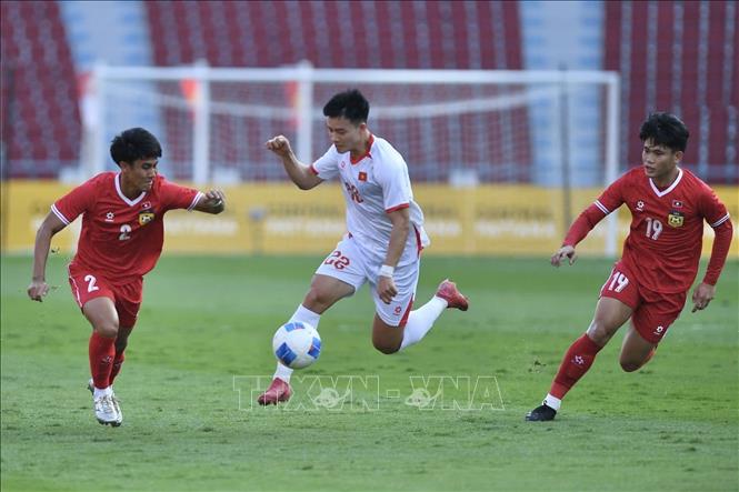 Pha đi bóng của Thanh Nhàn. Ảnh: TTXVN