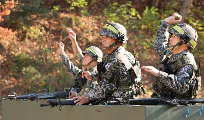 Các chỉ huy quân đội cấp cao Hàn Quốc tham gia huấn luyện tại Chuncheon, phía Đông Bắc thủ đô Seoul. Ảnh: Yonhap/TTXVN
