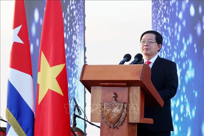 Vietnamese Deputy Prime Minister Ho Quoc Dung speaks at the ceremony. VNA Photo: Việt Hùng
