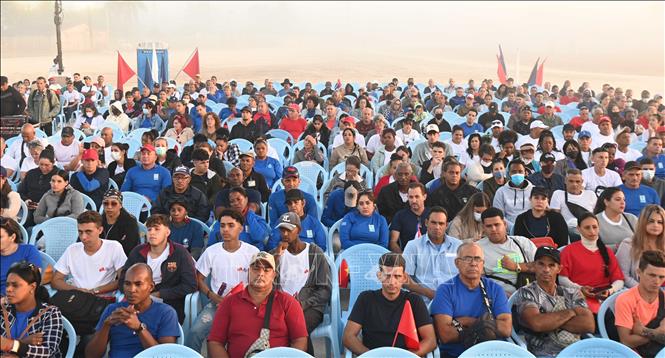 Cuban people at the ceremony. VNA Photo: Việt Hùng