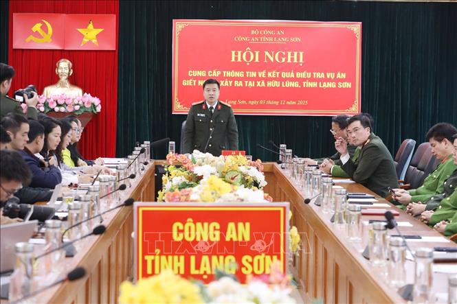 Thượng tá Vũ Thanh Tùng, Giám đốc Công an tỉnh Lạng Sơn thông tin báo chí về kết quả điều tra truy xét vụ án. Ảnh: Anh Tuấn – TTXVN