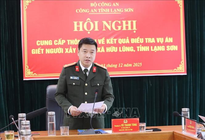 Thượng tá Vũ Thanh Tùng, Giám đốc Công an tỉnh Lạng Sơn thông tin báo chí về kết quả điều tra truy xét vụ án. Ảnh: Anh Tuấn – TTXVN