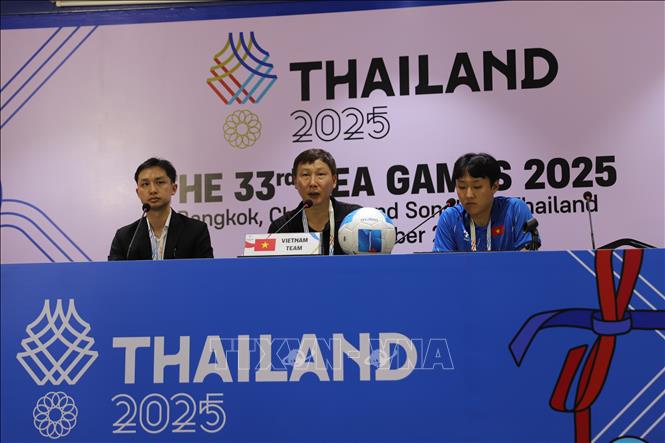 Ông Kim Sang-sik, Huấn luyện viên trưởng đội tuyển U22 Việt Nam. Ảnh: Đỗ Sinh - PV TTXVN tại Thái Lan