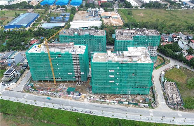 Dự án nhà ở xã hội Khu bờ tả sông Hồng, thôn Sơn Mãn, xã Vạn Hòa, phường Lào Cai đang được chủ đầu tư khẩn trương hoàn thiện đưa vào sử dụng. Ảnh: Quốc Khánh - TTXVN