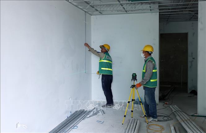 Nhà thầu thi công khẩn trương đáp ứng nhu cầu chung về tiến độ của toàn dự án. Ảnh: Quốc Khánh - TTXVN