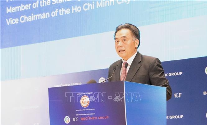 Vice Chairman of Ho Chi Minh City's People's Committee Nguyen Loc Ha speaks at the summit. VNA Photo: Huyền Trang 
