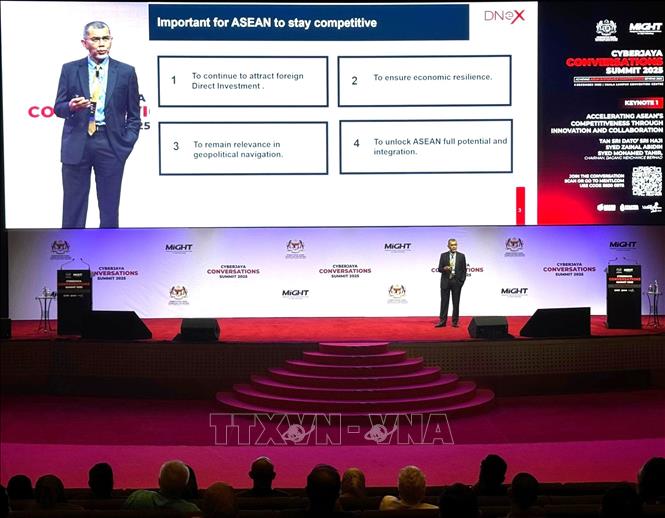 Diễn giả thuyết trình tại Hội nghị Đối thoại Cyberjaya. Ảnh: Viên Luyến – PV TTXVN tại Malaysia