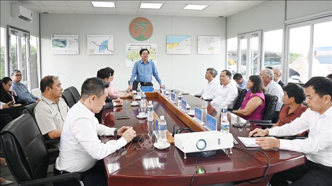 Phó Thủ tướng Hồ Quốc Dũng và đoàn trong cuộc gặp đại diện ViMariel -khu công nghiệp do Tổng công ty Viglacera đầu tư. Ảnh: Việt Hùng - PV TTXVN tại Cuba