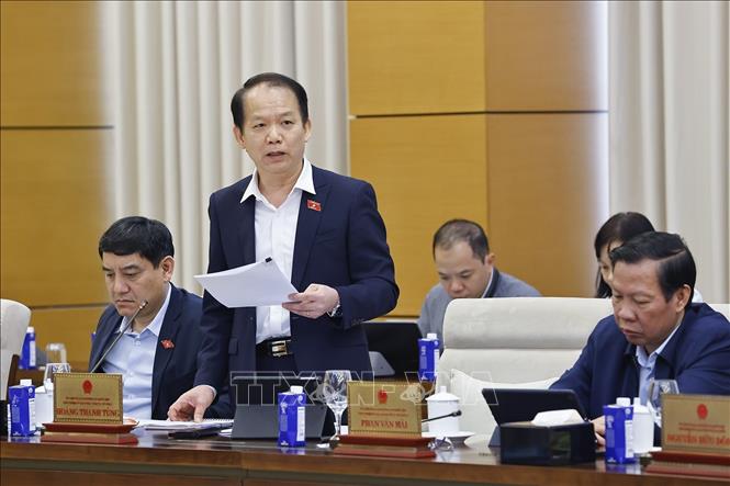 Chủ nhiệm Ủy ban Pháp luật và Tư pháp của Quốc hội Hoàng Thanh Tùng phát biểu. Ảnh: Doãn Tấn - TTXVN