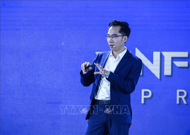 PGS. Nguyễn Trung Quân - Đại học Nam California (Hoa Kỳ), Chủ tịch kiêm Giám đốc chiến lược của Vinmotion thuyết trình “Robot hình người và trí tuệ vật lý: Thách thức và cơ hội”. Ảnh: Hoàng Hiếu - TTXVN