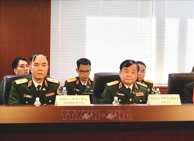  Thượng tướng Hoàng Xuân Chiến (bên phải), Ủy viên Trung ương Đảng, Ủy viên Thường vụ Quân ủy Trung ương, Thứ trưởng Bộ Quốc phòng tại Đối thoại. Ảnh: TTXVN phát
