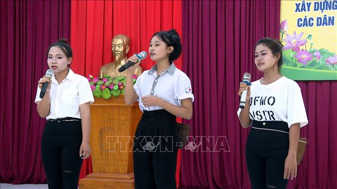 Tốp ca nữ bản Yên Hợp (xã Kim Phú) trình bày bài hát “Lên ruộng mót lúa” tại các chương trình, ngày lễ trong bản, trong xã. Ảnh: TTXVN phát