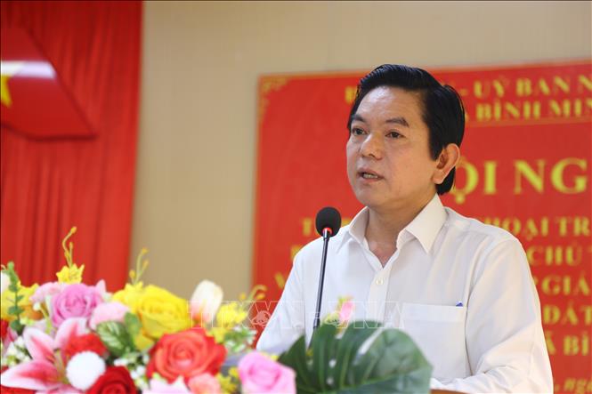 Bí thư Đảng ủy xã Bình Minh (Đồng Nai) Nguyễn Kim Phước phát biểu tại buổi đối thoại. Ảnh: Lê Xuân-TTXVN