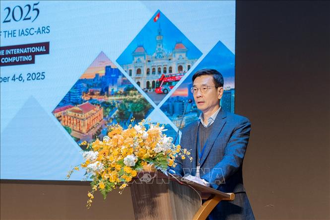 GS.TS Donguk Kim, Chủ tịch Hiệp hội quốc tế về Tính toán Thống kê – Khu vực châu Á phát biểu. Ảnh: Mỹ Phương – TTXVN 