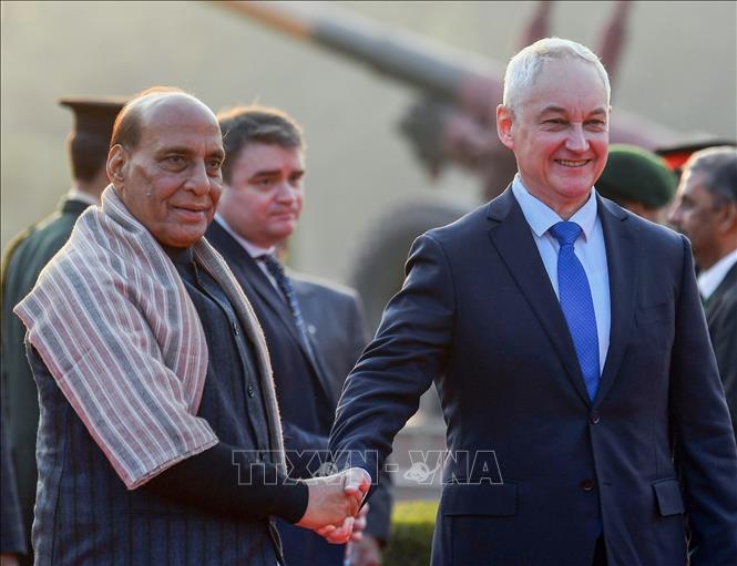 Bộ trưởng Quốc phòng Ấn Độ Rajnath Singh và Bộ trưởng Quốc phòng Nga Andrei Belousov tại cuộc gặp ở New Delhi, Ấn Độ, ngày 4/12/2025. Ảnh: ANI/TTXVN