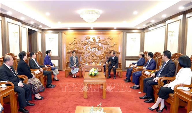 Trưởng Ban Tuyên giáo và Dân vận Trung ương Trịnh Văn Quyết tiếp đoàn đại biểu Uỷ ban Trung ương Mặt trận Lào xây dựng Đất nước. Ảnh: Phương Hoa - TTXVN