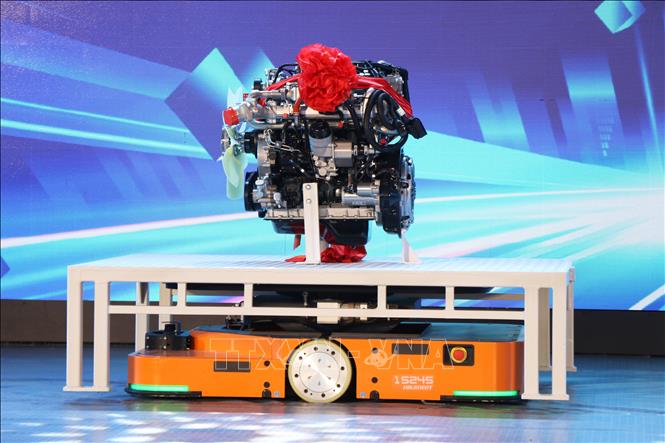 Động cơ được xuất xưởng trong ngày khánh thành nhà máy. Ảnh: Nguyên Lý - TTXVN. 