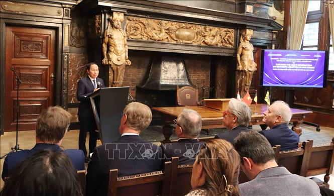 Bí thư Thành ủy Hải Phòng, Lê Tiến Châu, phát biểu tại hội thảo. Ảnh: Hương Giang - PV TTXVN tại Bỉ