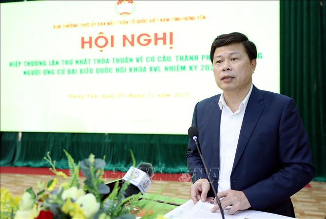 Phó Bí thư Thường trực Tỉnh ủy, Chủ tịch Ủy ban Mặt trận Tổ quốc Việt Nam tỉnh Hưng Yên Trần Quốc Toản phát biểu tại hội nghị. Ảnh: Thế Duyệt – TTXVN