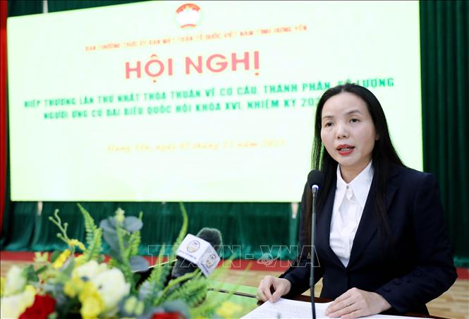 Phó Chủ tịch Thường trực Ủy ban Mặt trận Tổ quốc Việt Nam tỉnh Hưng Yên Ngô Thị Kim Hoàn phát biểu tại hội nghị. Ảnh: Thế Duyệt - TTXVN