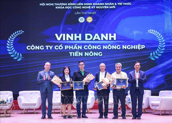 Doanh nghiệp Khoa học Công nghệ xuất sắc có nhiều đóng góp cho khoa học công nghệ Quốc gia giai đoạn 2020 - 2025 nhận vinh danh tại chương trình. Ảnh: Hoàng Hiếu - TTXVN