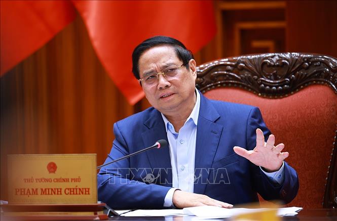 Thủ tướng Phạm Minh Chính chủ trì họp về Đề án phòng, chống sụt lún, sạt lở, ngập úng, hạn hán, xâm nhập mặn vùng đồng bằng sông Cửu Long đến năm 2035, tầm nhìn đến năm 2050. Ảnh: Dương Giang-TTXVN 
