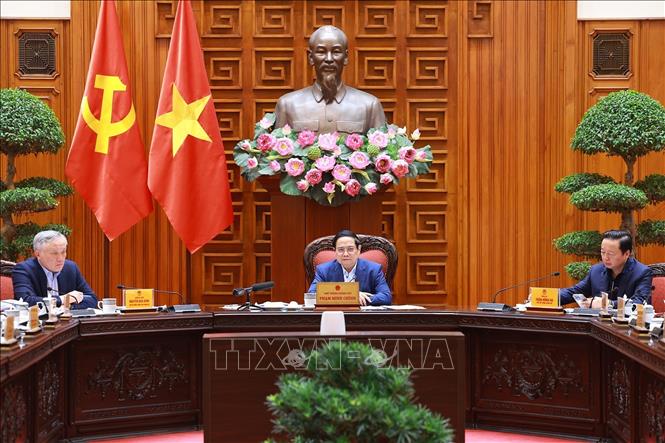 Thủ tướng Phạm Minh Chính chủ trì họp về Đề án phòng, chống sụt lún, sạt lở, ngập úng, hạn hán, xâm nhập mặn vùng đồng bằng sông Cửu Long đến năm 2035, tầm nhìn đến năm 2050. Ảnh: Dương Giang-TTXVN 
