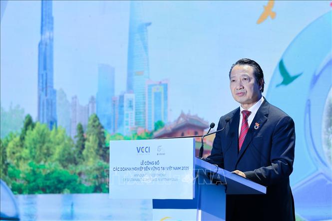 Ông Nguyễn Quang Vinh, Phó Chủ tịch Liên đoàn Thương mại và Công nghiệp Việt Nam (VCCI), Chủ tịch Hội đồng Doanh nghiệp vì sự phát triển bền vững Việt Nam (VBCSD) phát biểu bế mạc & phát động Chương trình CSI 2026. Ảnh: Lê Đông - TTXVN