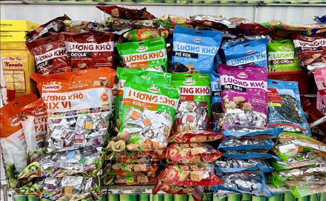 Sản phẩm trong nước tại phiên chợ hàng Việt. Ảnh: Thanh Sang-TTXVN