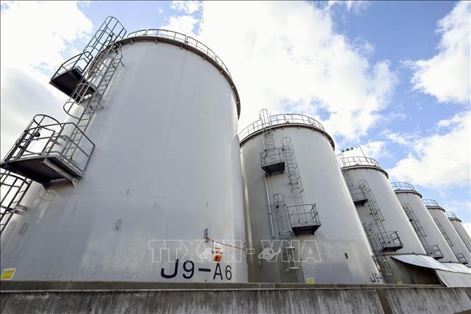 Các bể chứa nước thải tại nhà máy Điện hạt nhân Fukushima Daiichi ở tỉnh Fukushima, Nhật Bản. Ảnh: Kyodo/TTXVN
