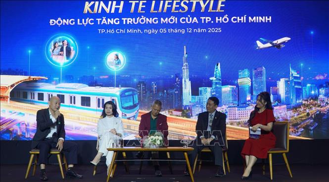 Đại diện Sở Công thương TP. Hồ Chí Minh và các chuyên gia tọa đàm tại sự kiện. Ảnh: Hương Giang - TTXVN