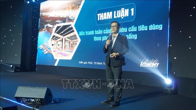  PGS.TS. Đinh Tiên Minh, Khoa Kinh doanh Quốc tế và Marketing, Đại học Kinh tế TP. Hồ Chí Minh tham luận tại hội thảo. Ảnh: Hương Giang - TTXVN