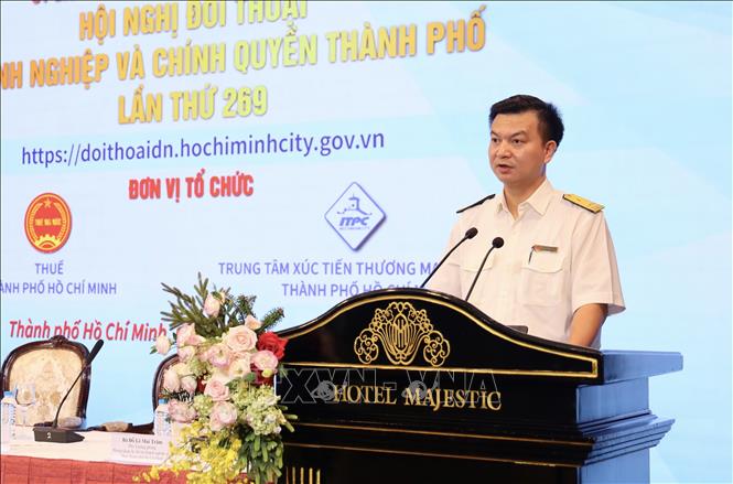 Ông Giang Văn Hiển, Phó Trưởng Thuế TP. Hồ Chí Minh phát biểu tại hội nghị. Ảnh: Xuân Anh – TTXVN