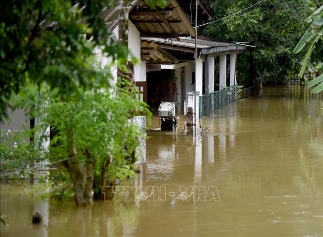Ngập lụt sau mưa lớn tại Gampaha, Sri Lanka ngày 29/11/2025. Ảnh: THX/TTXVN