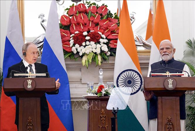 Tổng thống Nga Vladimir Putin và Thủ tướng Ấn Độ Narendra Modi tại cuộc họp báo ở New Delhi ngày 5/12/2025. Ảnh: ANI/TTXVN