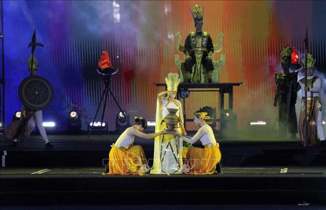 Tiết mục dâng trà lên Vua Hùng trong chương trình nghệ thuật khai mạc Lễ hội trà Quốc tế. Ảnh: Chu Quốc Hùng - TTXVN