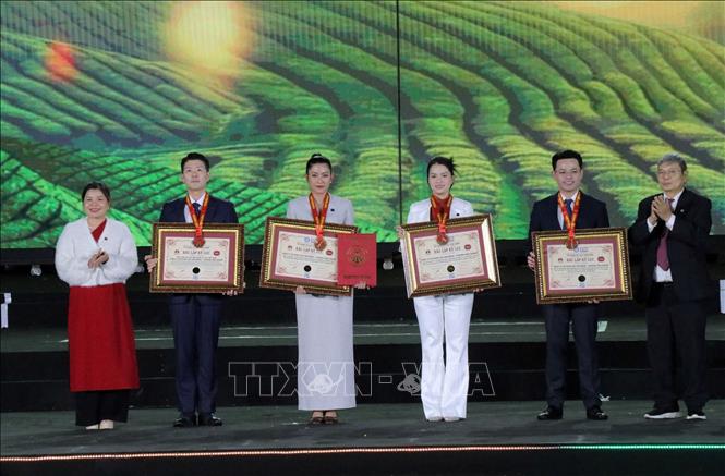 4 kỷ lục ấn tượng được trao tại Lễ hội Trà quốc tế 2025. Ảnh: Chu Quốc Hùng - TTXVN
