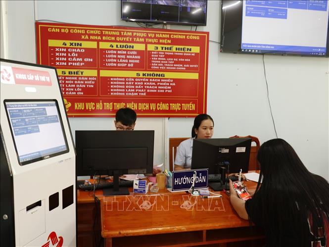 Trung tâm phục vụ hành chính công xã Nha Bích, mô hình “lấy người dân làm trung tâm” được triển khai bài bản, đồng bộ. Ảnh: K GỬIH-TTXVN 