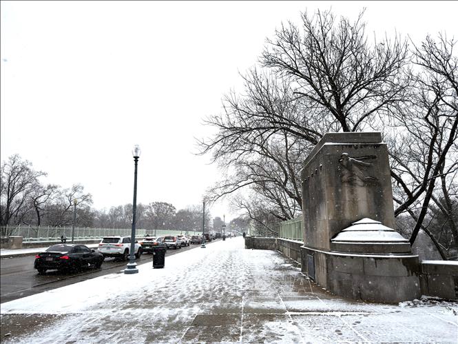 Cầu Duke Ellington, đặt theo tên nghệ sĩ dương cầm huyền thoại nhạc Jazz Mỹ, phủ lớp tuyết đầu Đông, gợi nhắc giai điệu ngọt ngào vang lên giữa khung cảnh mùa Đông yên bình. Ảnh: Ngọc Quang - PV TTXVN tại Mỹ