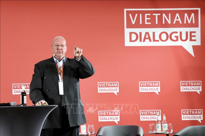 Tiến sĩ Oliver Massmann, Tổng Giám đốc Duane Morris Vietnam, nhấn mạnh Việt Nam đang trở thành điểm đến tối ưu cho các chuỗi cung ứng mới của Đức và châu Âu. Ảnh: Phương Hoa - PV TTXVN tại Đức