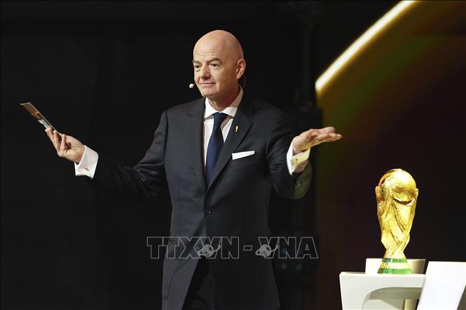 Phát biểu tại lễ bốc thăm, Chủ tịch Liên đoàn bóng đá thế giới (FIFA) Giovanni Infantino nhấn mạnh đây sẽ là kỳ World Cup vĩ đại nhất, sự kiện hoành tráng nhất mà nhân loại từng chứng kiến. Ảnh: THX/TTXVN