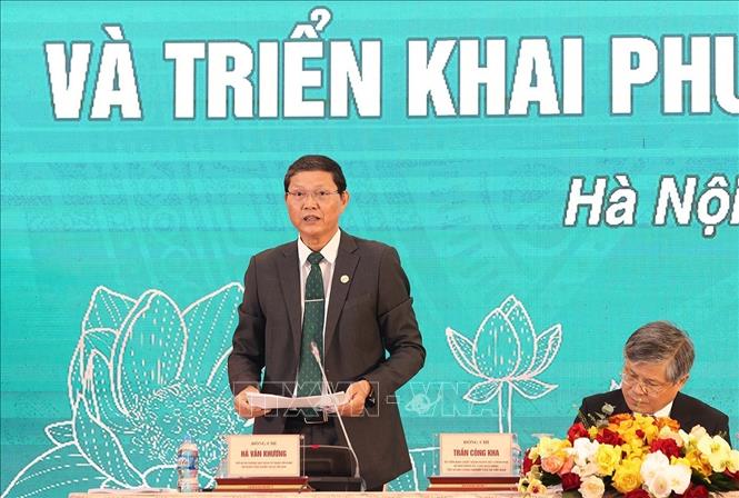 Thành viên Hội đồng Quản trị Tập đoàn Cao su Hà Văn Khương phát biểu tại Hội nghị. Ảnh: Vũ Sinh - TTXVN