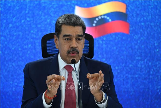 Tổng thống Venezuela Nicolas Maduro (ảnh) ngày 3/12/2025 cho biết đã có cuộc điện đàm “tôn trọng” và “thân thiện” với Tổng thống Mỹ Donald Trump, trong bối cảnh căng thẳng gia tăng giữa hai nước liên quan đến việc Washington tăng cường đáng kể sự hiện diện quân sự tại khu vực Caribe nhằm chống lại các nghi phạm và hoạt động buôn bán ma túy được cho là từ Caracas. Trước đó, ngày 1/12, Tổng thống Trump cũng xác nhận đã điện đàm với ông Maduro nhưng không tiết lộ nội dung chi tiết. Ảnh: THX/TTXVN