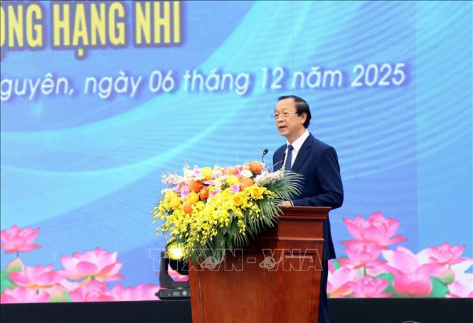 Thứ trưởng Bộ Giáo dục và Đào tạo Phạm Ngọc Thưởng phát biểu tại buổi lễ. Ảnh: Trần Trang-TTXVN