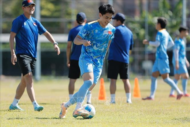 Các cầu thủ tập luyện với tinh thần thoải mái. Ảnh: Minh Quyết - PV TTXVN tại Thái Lan