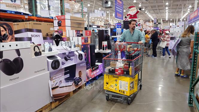 Khu vực bán đồ nghe nhìn tại Trung tâm bán buôn Costco, thủ đô Mexico City, Mexico. Ảnh: Phi Hùng - PV TTXVN tại Mexico