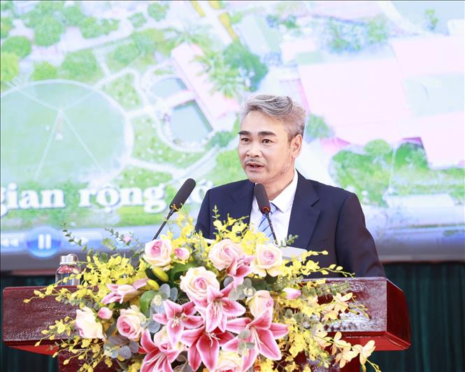 Đại diện điểm Du lịch sinh thái Bầu Tiên (phường Phượng Sơn) phát biểu tại hội nghị. Ảnh: Đồng Thúy - TTXVN