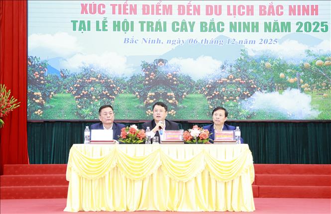 Các đại biểu chủ trì hội nghị. Ảnh: Đồng Thúy - TTXVN