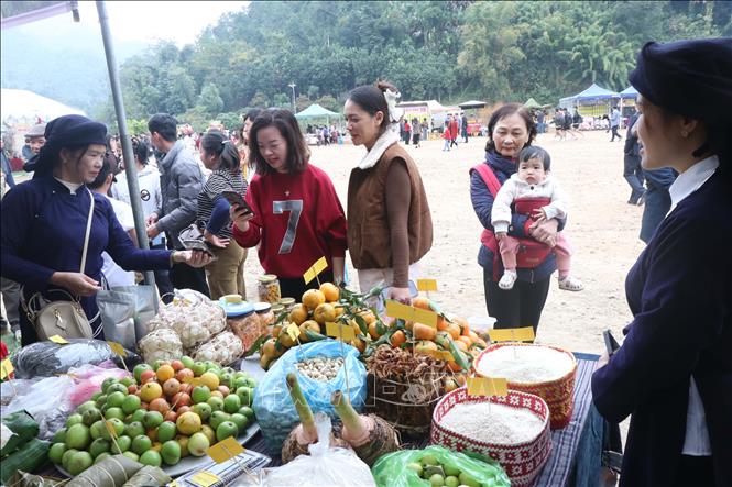 Ngày hội có sự tham gia của 20 thôn trên địa bàn xã cùng lãnh đạo tỉnh, và các xã lân cân. Ảnh: Vũ Hoàng Giang - TTXVN
